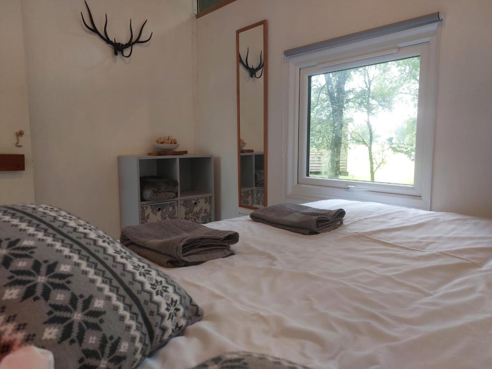 Loch Aweside Forest Cabins Dalavich Room photo